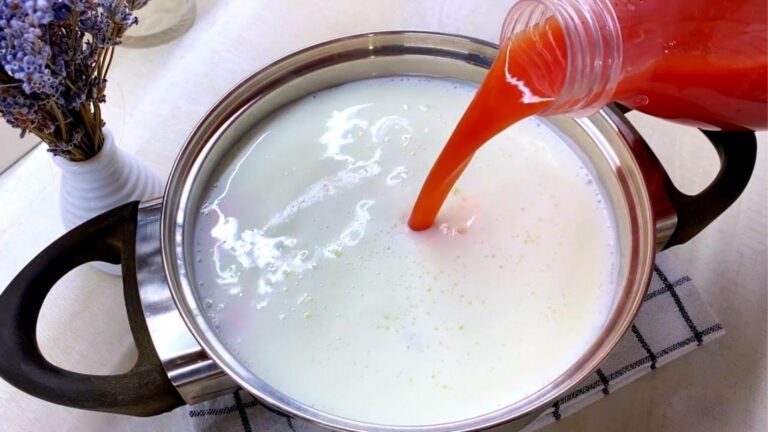 Wahou… une explosion de saveurs avec une simple tomate dans du lait bouillant !