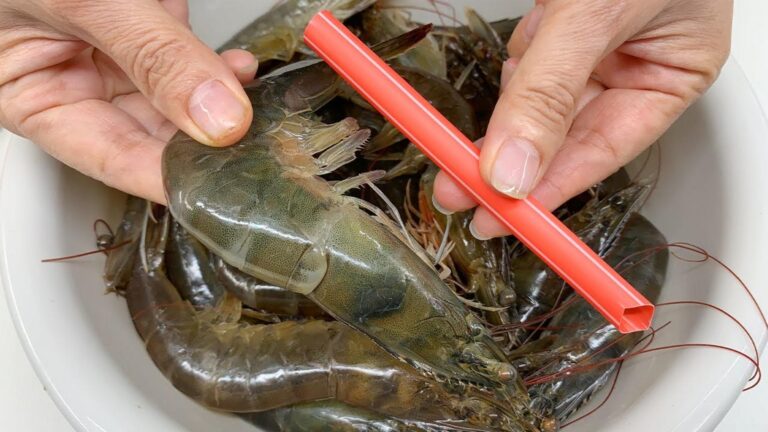 Difficile à croire… retirer la veine des crevettes en 5 secondes avec une astuce simple…