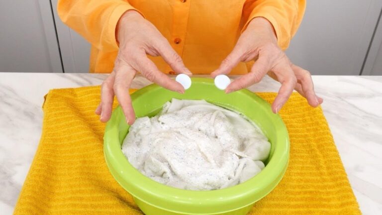 Tu vas blanchir tes vêtements… avec deux simples pilules de grand-mère !