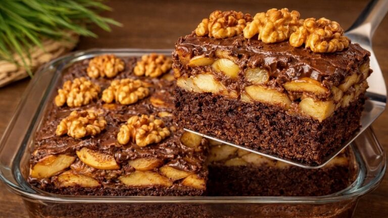 Gâteau aux flocons d&rsquo;avoine et aux pommes : prêt en 5 minutes sans sucre ni farine !