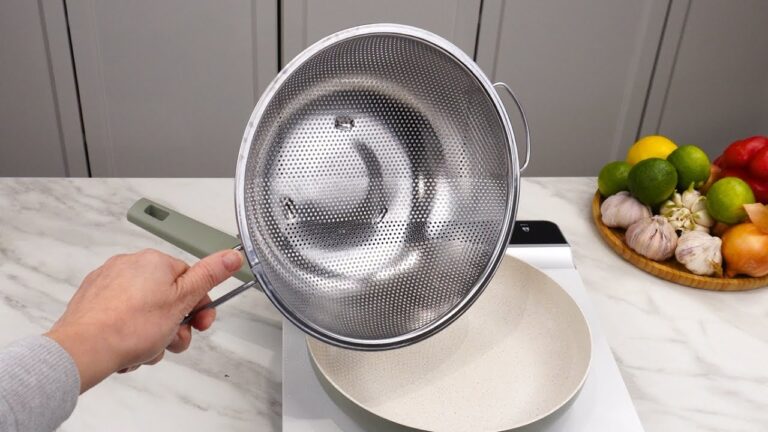 5 astuces pratiques avec une passoire sur votre poêle pour gagner du temps en cuisine