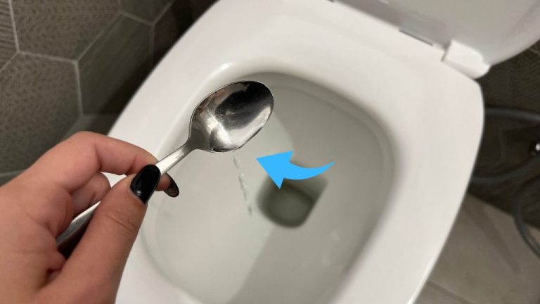 Odeur d&rsquo;urine dans la salle de bain : la solution miracle à adopter