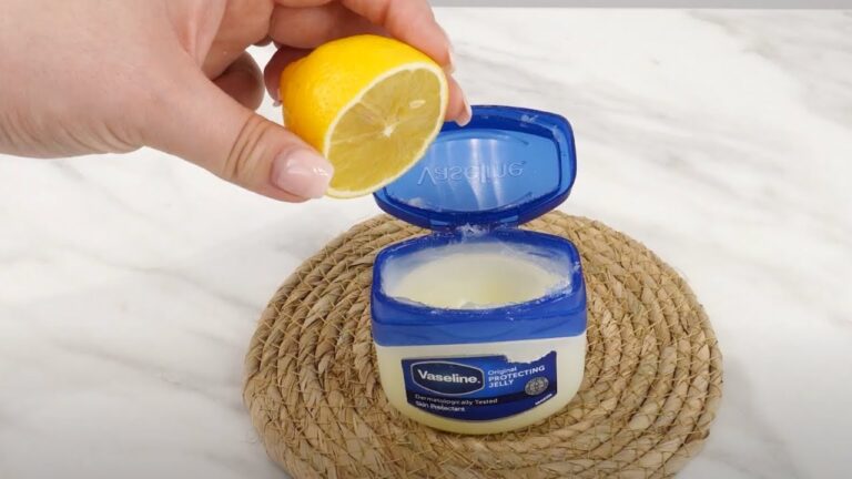 Mélangez 1 cuillère de Vaseline et de citron pour 5 résultats bluffants !