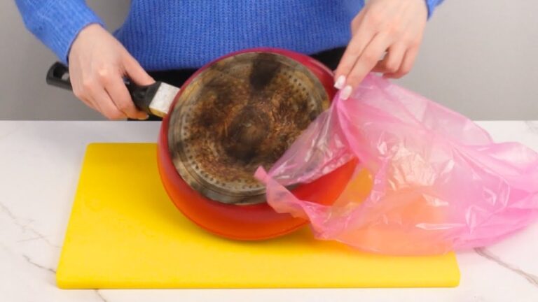 Fait briller ta poêle en 1 heure avec cette astuce simple et efficace !