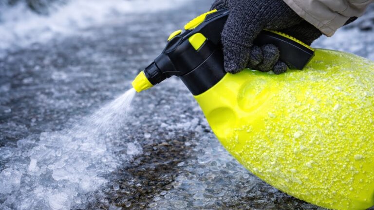 5 astuces pour faire fondre la glace sur votre trottoir en quelques minutes !