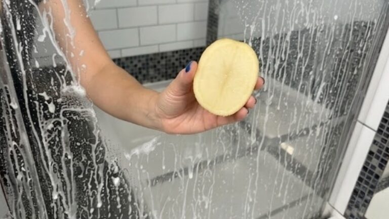 Débarrassez-vous du calcaire en 3 étapes simples pour une douche éclatante !