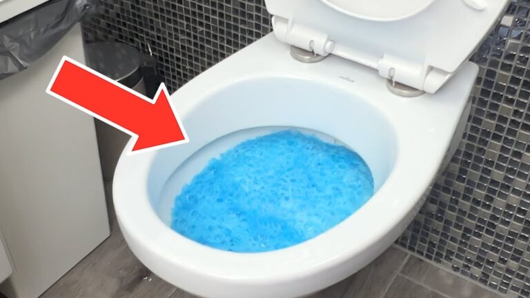 Nettoyez vos toilettes facilement avec cette recette mousseuse en 3 étapes simples !