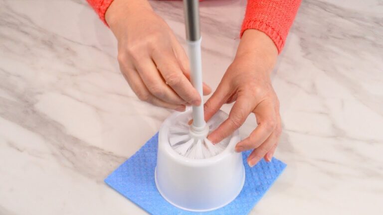 6 astuces surprenantes pour utiliser la brosse des toilettes comme un pro !